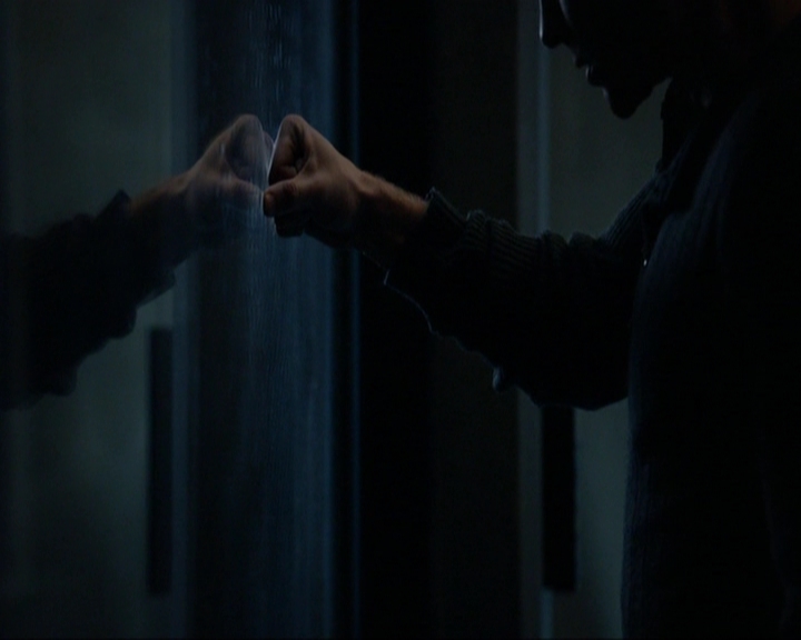 VampireDiariesWorld-dot-nl_7x14MoonlightOnTheBayou1045.jpg