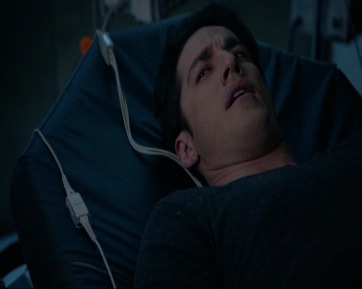 VampireDiariesWorld-dot-nl_7x14MoonlightOnTheBayou1053.jpg