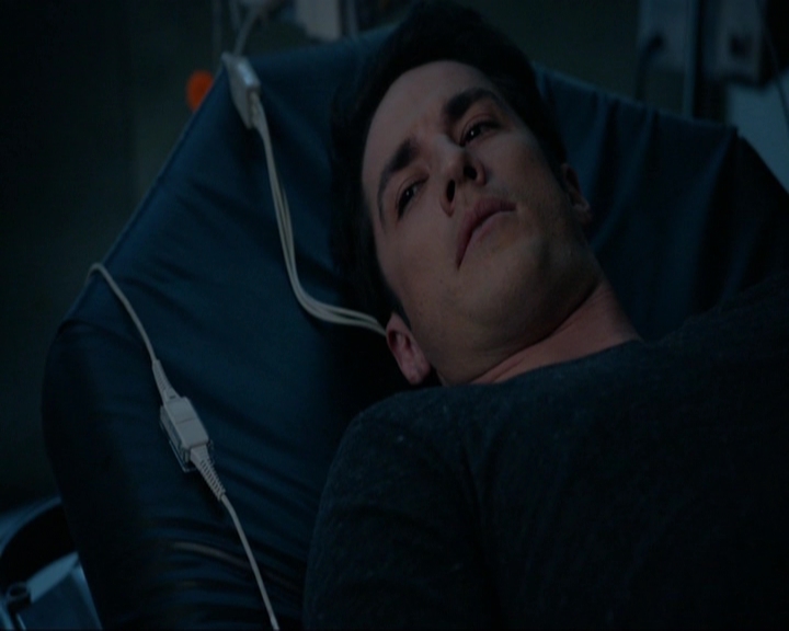 VampireDiariesWorld-dot-nl_7x14MoonlightOnTheBayou1055.jpg