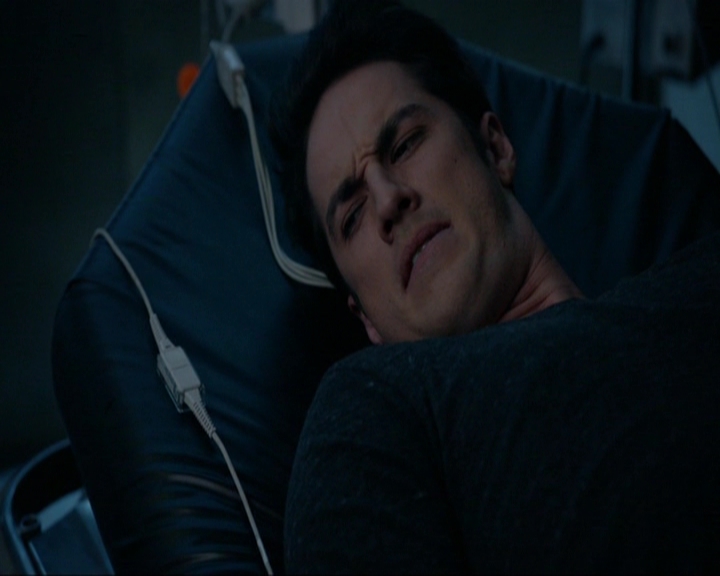 VampireDiariesWorld-dot-nl_7x14MoonlightOnTheBayou1057.jpg