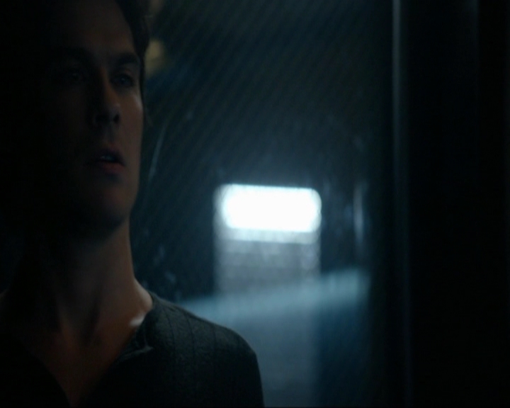VampireDiariesWorld-dot-nl_7x14MoonlightOnTheBayou1066.jpg