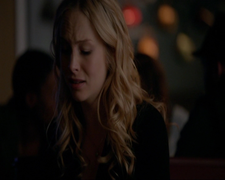 VampireDiariesWorld-dot-nl_7x14MoonlightOnTheBayou1114.jpg