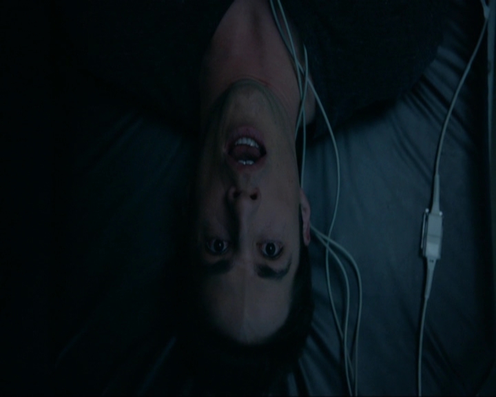 VampireDiariesWorld-dot-nl_7x14MoonlightOnTheBayou1245.jpg