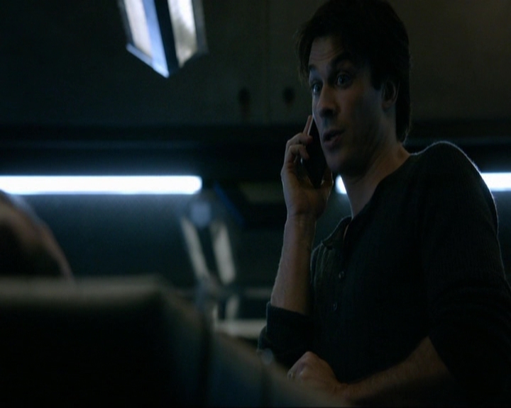 VampireDiariesWorld-dot-nl_7x14MoonlightOnTheBayou1251.jpg