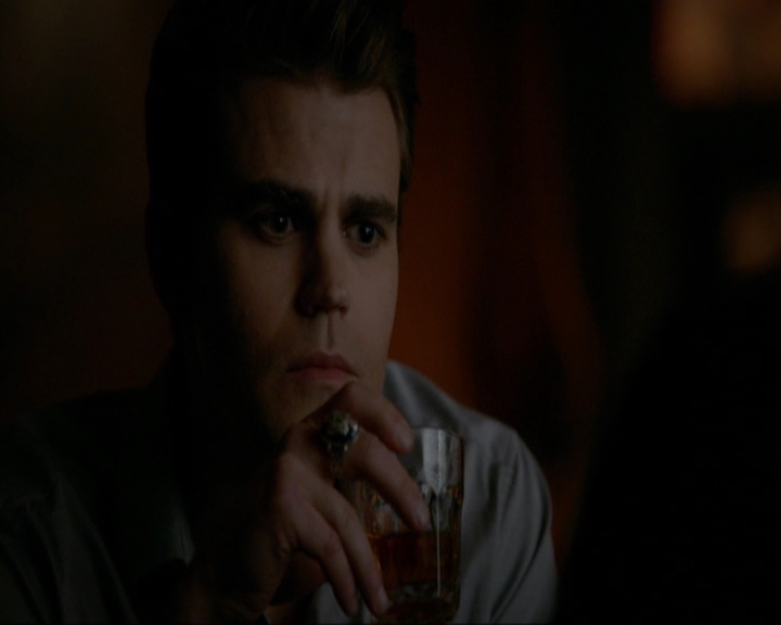 VampireDiariesWorld-dot-nl_7x14MoonlightOnTheBayou1301.jpg