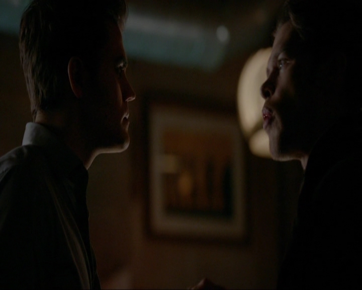 VampireDiariesWorld-dot-nl_7x14MoonlightOnTheBayou1351.jpg