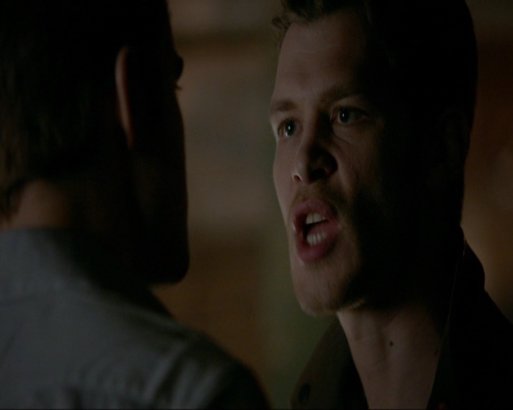 VampireDiariesWorld-dot-nl_7x14MoonlightOnTheBayou1399.jpg