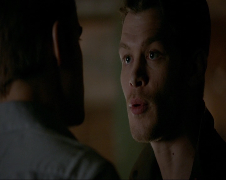 VampireDiariesWorld-dot-nl_7x14MoonlightOnTheBayou1400.jpg