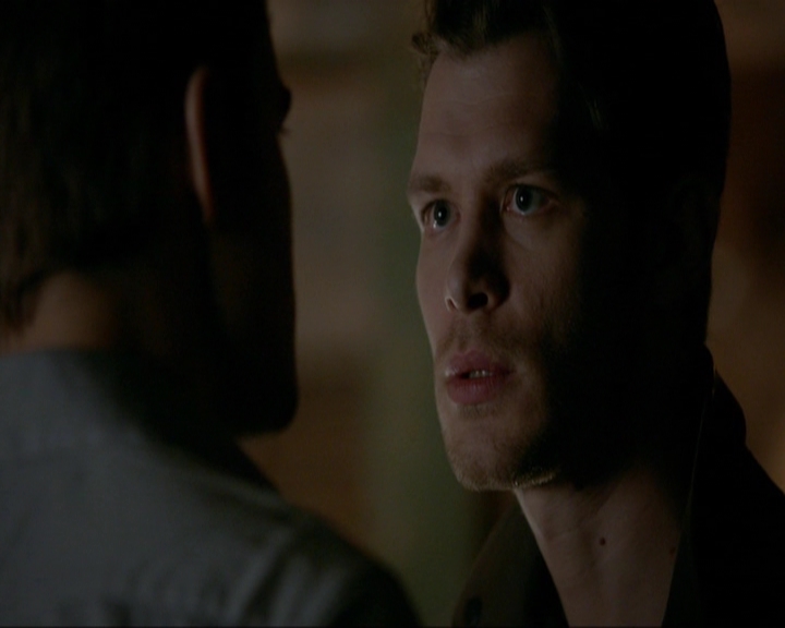 VampireDiariesWorld-dot-nl_7x14MoonlightOnTheBayou1403.jpg