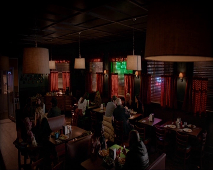 VampireDiariesWorld-dot-nl_7x14MoonlightOnTheBayou1458.jpg