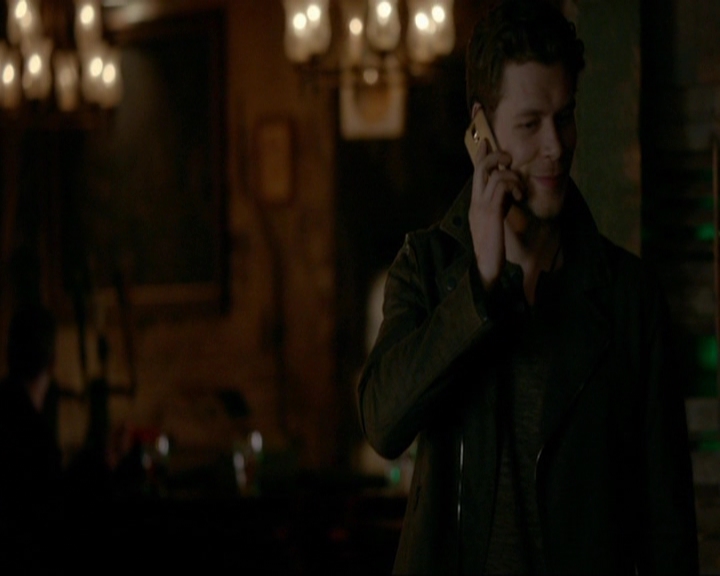 VampireDiariesWorld-dot-nl_7x14MoonlightOnTheBayou1477.jpg