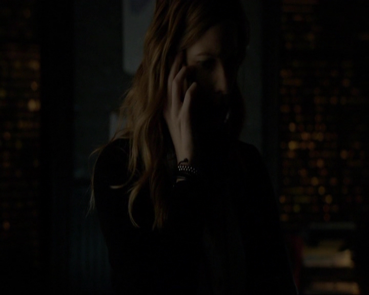 VampireDiariesWorld-dot-nl_7x14MoonlightOnTheBayou1660.jpg