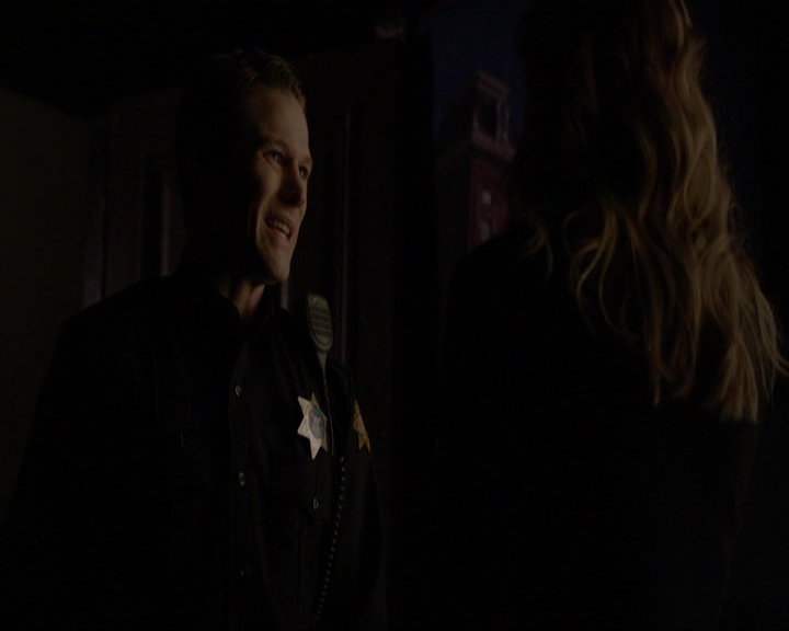 VampireDiariesWorld-dot-nl_7x14MoonlightOnTheBayou1676.jpg