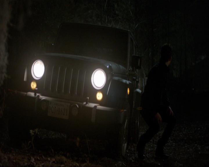 VampireDiariesWorld-dot-nl_7x14MoonlightOnTheBayou1725.jpg