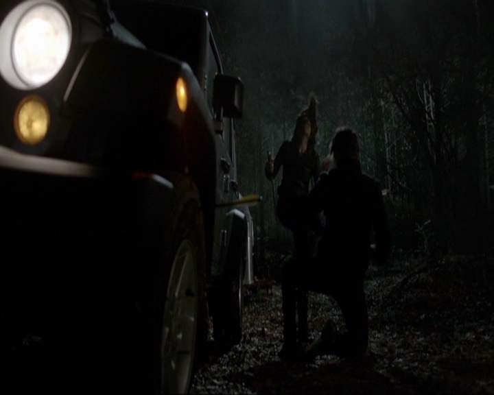 VampireDiariesWorld-dot-nl_7x14MoonlightOnTheBayou1741.jpg