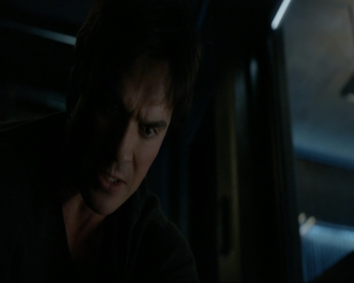 VampireDiariesWorld-dot-nl_7x14MoonlightOnTheBayou1886.jpg