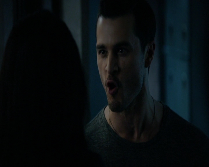 VampireDiariesWorld-dot-nl_7x14MoonlightOnTheBayou1949.jpg