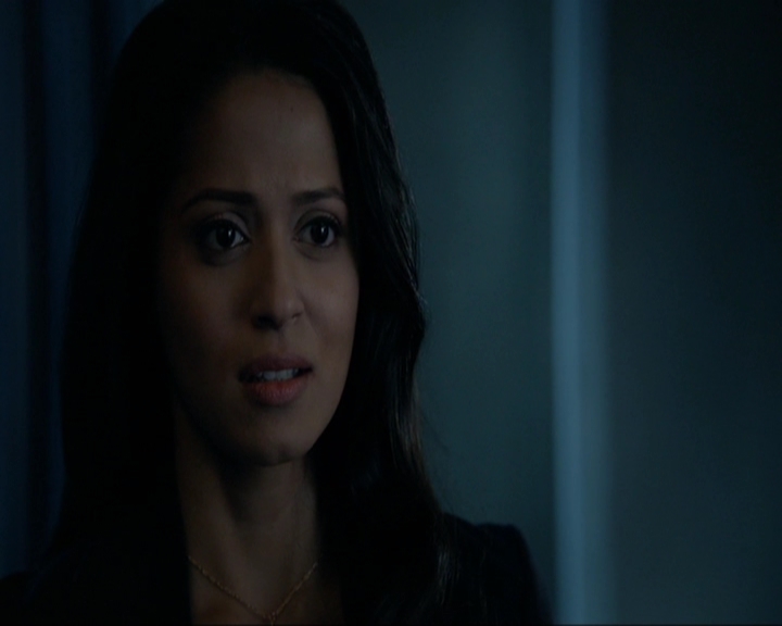 VampireDiariesWorld-dot-nl_7x14MoonlightOnTheBayou1970.jpg