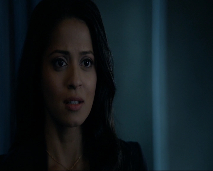 VampireDiariesWorld-dot-nl_7x14MoonlightOnTheBayou1975.jpg