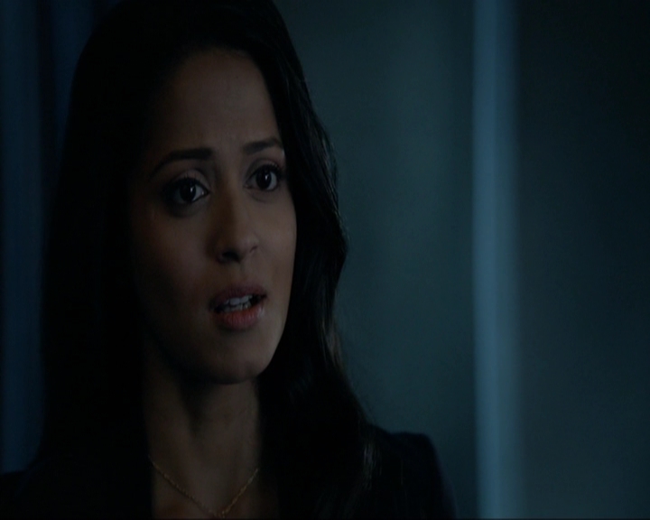 VampireDiariesWorld-dot-nl_7x14MoonlightOnTheBayou1976.jpg