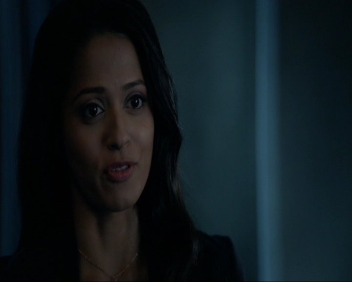 VampireDiariesWorld-dot-nl_7x14MoonlightOnTheBayou1977.jpg