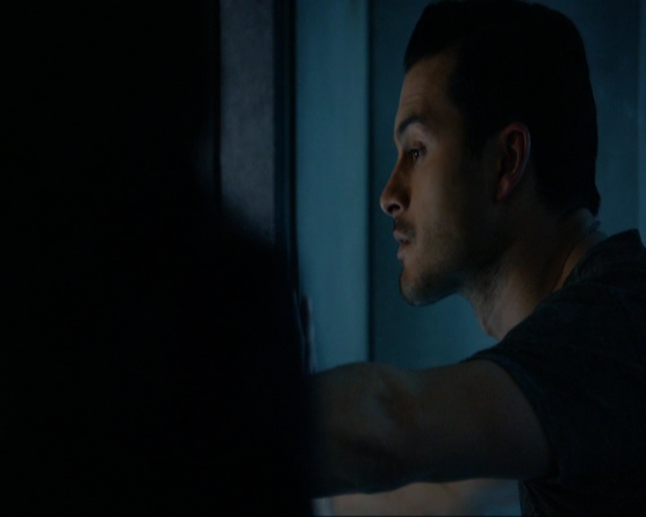 VampireDiariesWorld-dot-nl_7x14MoonlightOnTheBayou1979.jpg VampireDiariesWorld-dot-nl_7x14MoonlightOnTheBayou1979.jpg