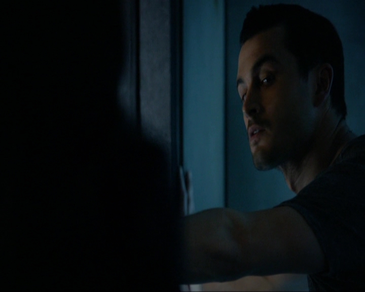 VampireDiariesWorld-dot-nl_7x14MoonlightOnTheBayou1981.jpg VampireDiariesWorld-dot-nl_7x14MoonlightOnTheBayou1981.jpg