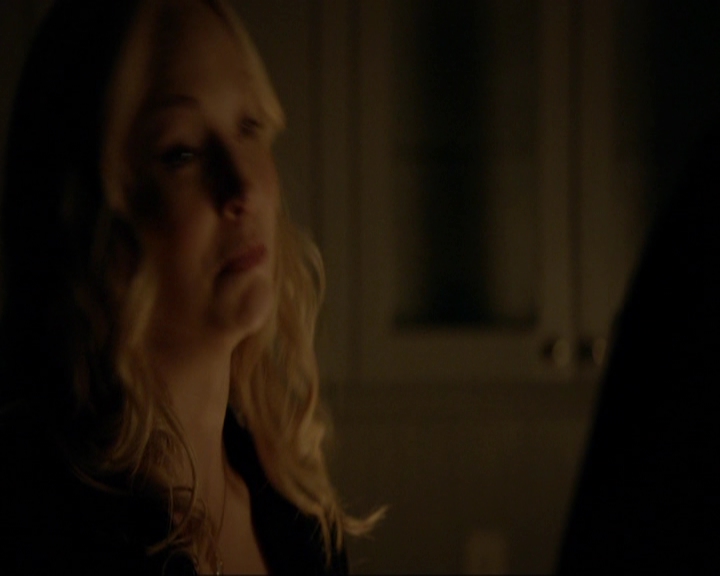 VampireDiariesWorld-dot-nl_7x14MoonlightOnTheBayou2043.jpg