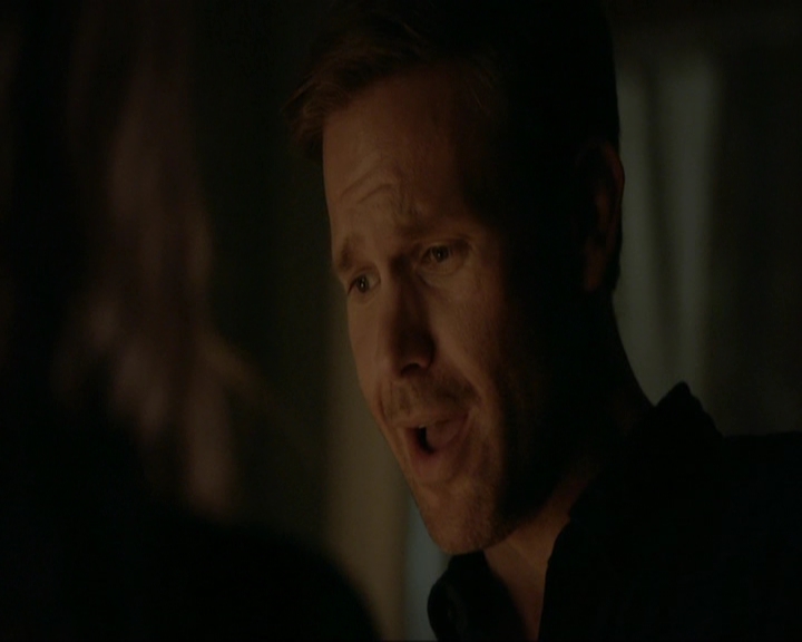 VampireDiariesWorld-dot-nl_7x14MoonlightOnTheBayou2045.jpg VampireDiariesWorld-dot-nl_7x14MoonlightOnTheBayou2045.jpg