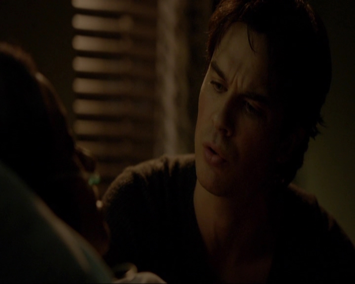 VampireDiariesWorld-dot-nl_7x14MoonlightOnTheBayou2128.jpg