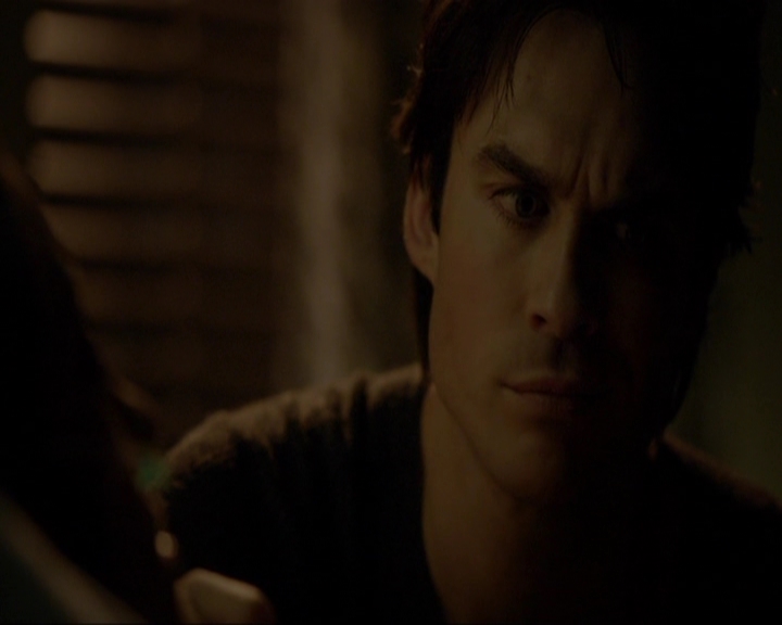 VampireDiariesWorld-dot-nl_7x14MoonlightOnTheBayou2135.jpg