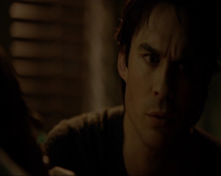 VampireDiariesWorld-dot-nl_7x14MoonlightOnTheBayou2137.jpg