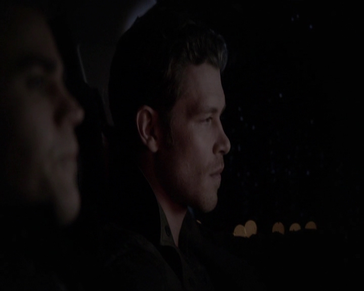 VampireDiariesWorld-dot-nl_7x14MoonlightOnTheBayou2160.jpg VampireDiariesWorld-dot-nl_7x14MoonlightOnTheBayou2160.jpg