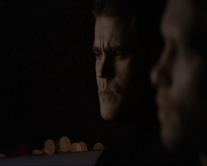 VampireDiariesWorld-dot-nl_7x14MoonlightOnTheBayou2201.jpg