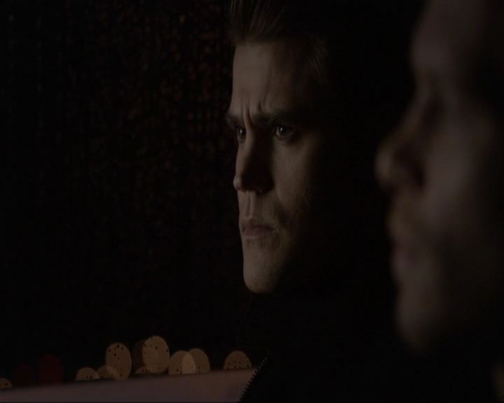 VampireDiariesWorld-dot-nl_7x14MoonlightOnTheBayou2202.jpg