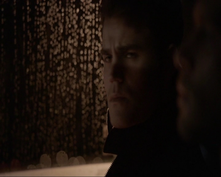 VampireDiariesWorld-dot-nl_7x14MoonlightOnTheBayou2203.jpg