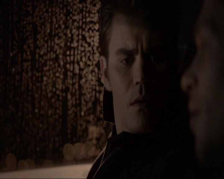 VampireDiariesWorld-dot-nl_7x14MoonlightOnTheBayou2213.jpg