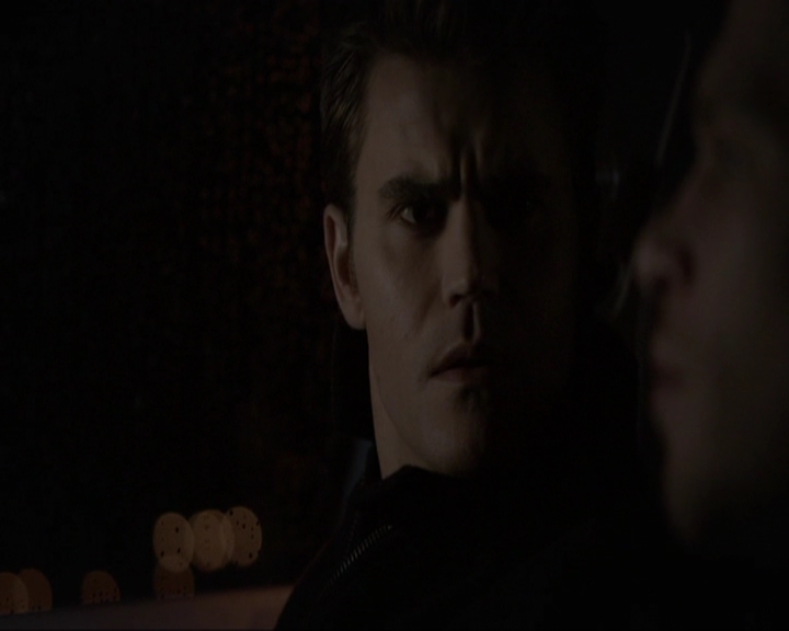 VampireDiariesWorld-dot-nl_7x14MoonlightOnTheBayou2214.jpg