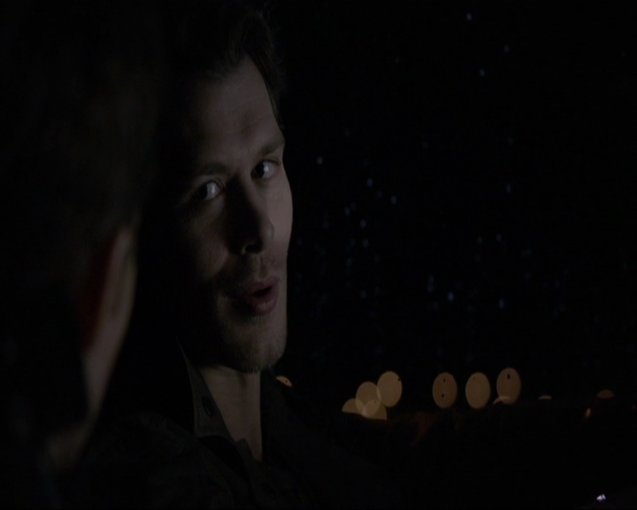 VampireDiariesWorld-dot-nl_7x14MoonlightOnTheBayou2216.jpg