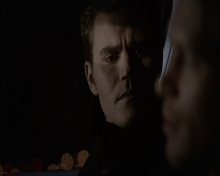 VampireDiariesWorld-dot-nl_7x14MoonlightOnTheBayou2219.jpg