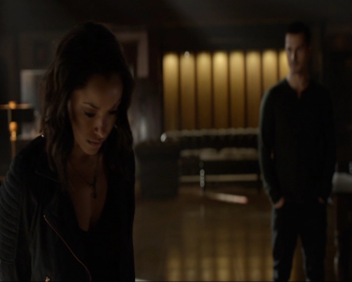 VampireDiariesWorld-dot-nl_7x15IWouldForYou0620.jpg