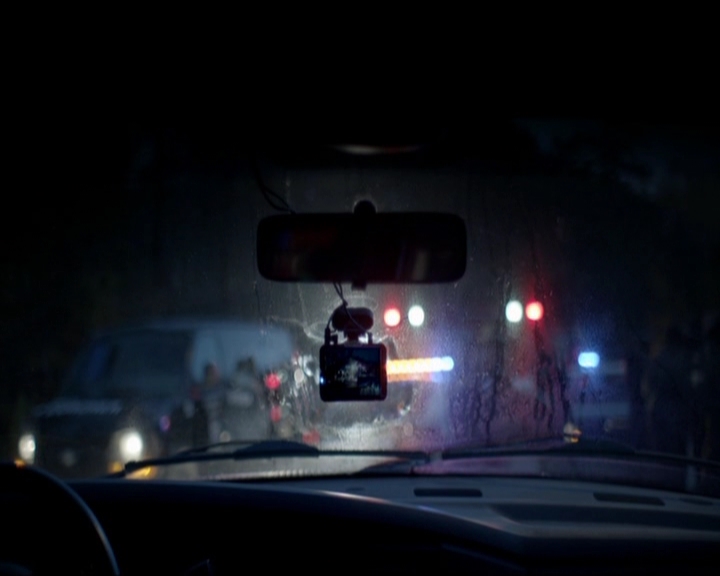 VampireDiariesWorld-dot-nl_7x17IWentToTheWoods0524.jpg