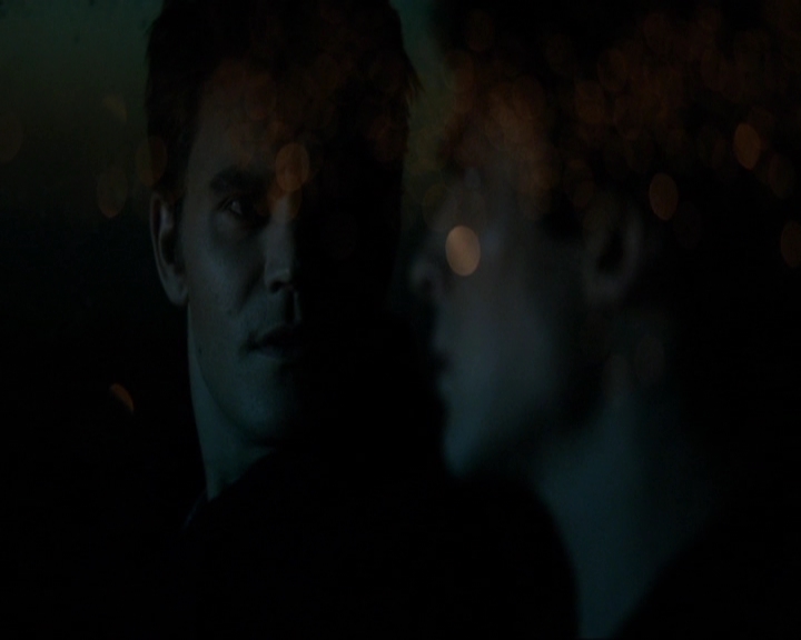 VampireDiariesWorld-dot-nl_7x17IWentToTheWoods0706.jpg