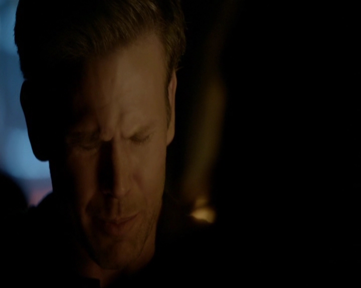 VampireDiariesWorld-dot-nl_7x17IWentToTheWoods2223.jpg