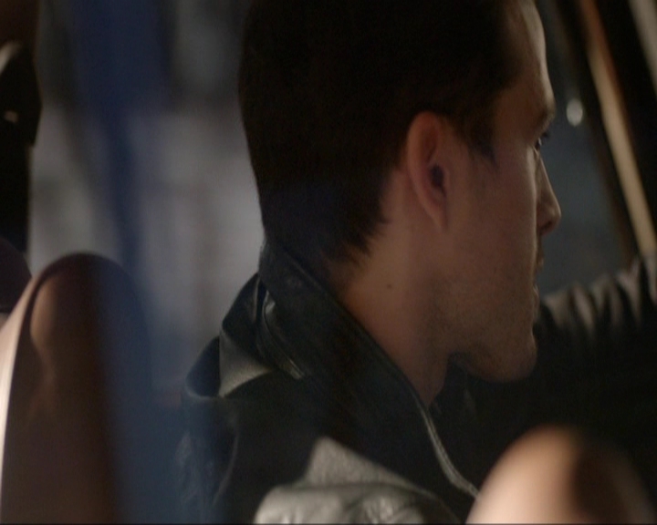 VampireDiariesWorld-dot-nl_7x19SomebodyThatIUsedtoKnow0246.jpg