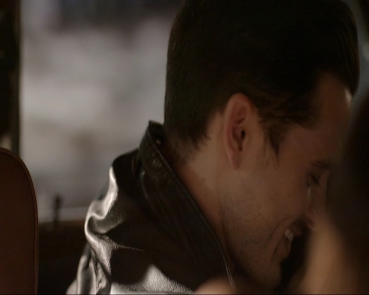 VampireDiariesWorld-dot-nl_7x19SomebodyThatIUsedtoKnow0255.jpg