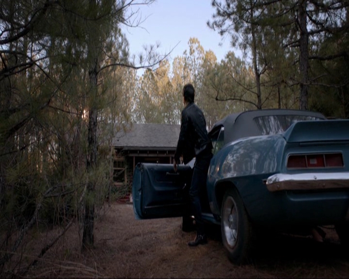 VampireDiariesWorld-dot-nl_7x19SomebodyThatIUsedtoKnow0271.jpg