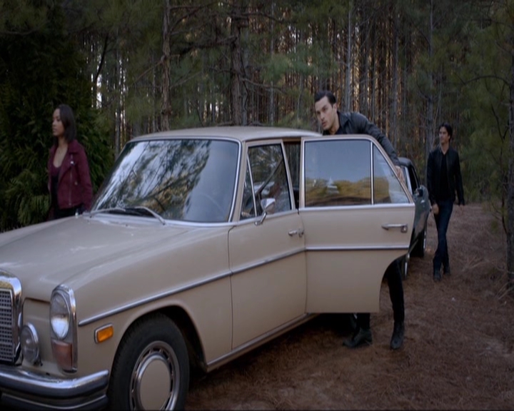 VampireDiariesWorld-dot-nl_7x19SomebodyThatIUsedtoKnow0275.jpg