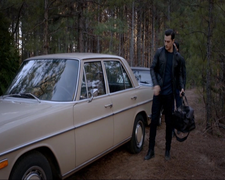 VampireDiariesWorld-dot-nl_7x19SomebodyThatIUsedtoKnow0277.jpg