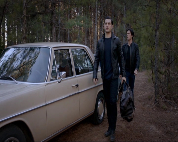 VampireDiariesWorld-dot-nl_7x19SomebodyThatIUsedtoKnow0278.jpg